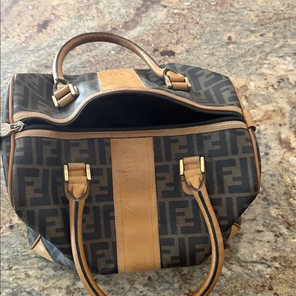 Fendi Black and Tan Tote Bag - Picture 10 of 11